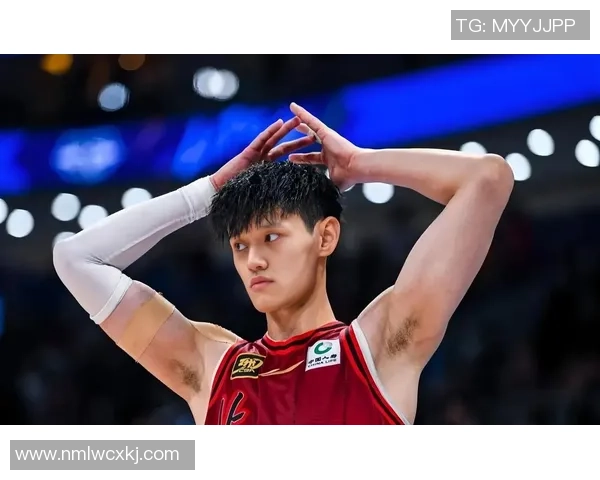 曾凡博在篮球赛场上的崛起与挑战，未来发展潜力无限引人关注